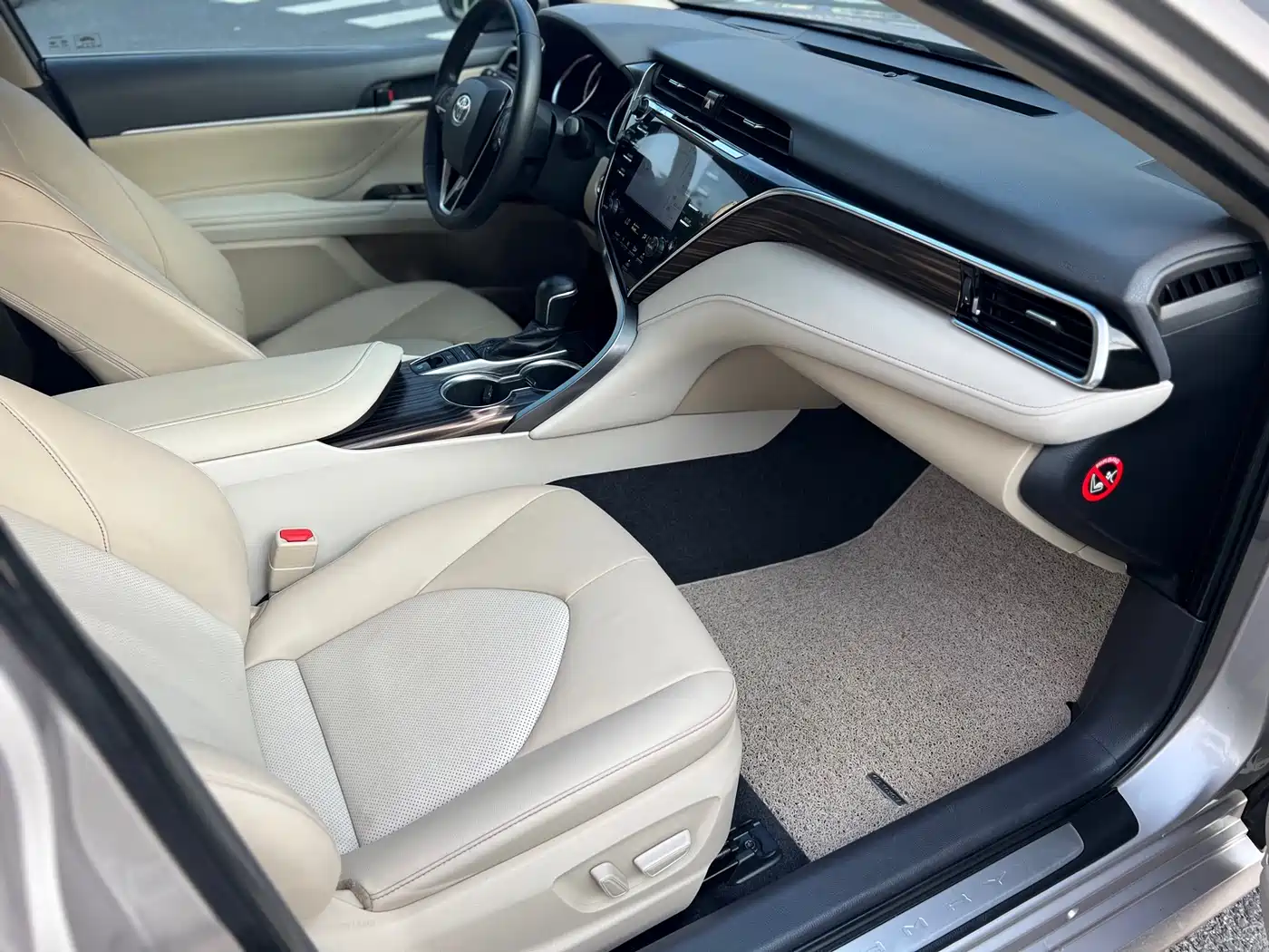 Toyota Camry 2018 2.5G Luxury Edition фото 9