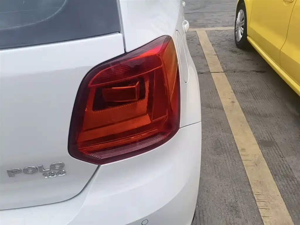 Volkswagen Polo 2016 1.6L Automatic Comfort фото 8
