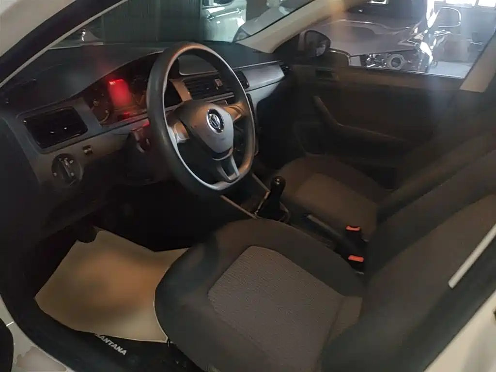 Volkswagen Santana 2016 1.6L Manual Trend Edition фото 16