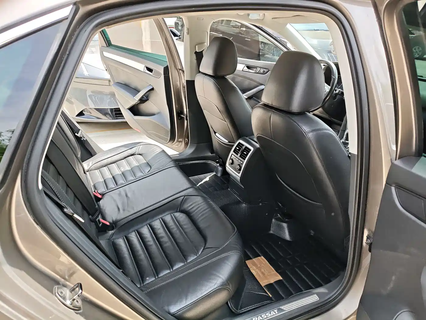 Volkswagen Passat 2014 2.0TSI DSG Executive Edition фото 12