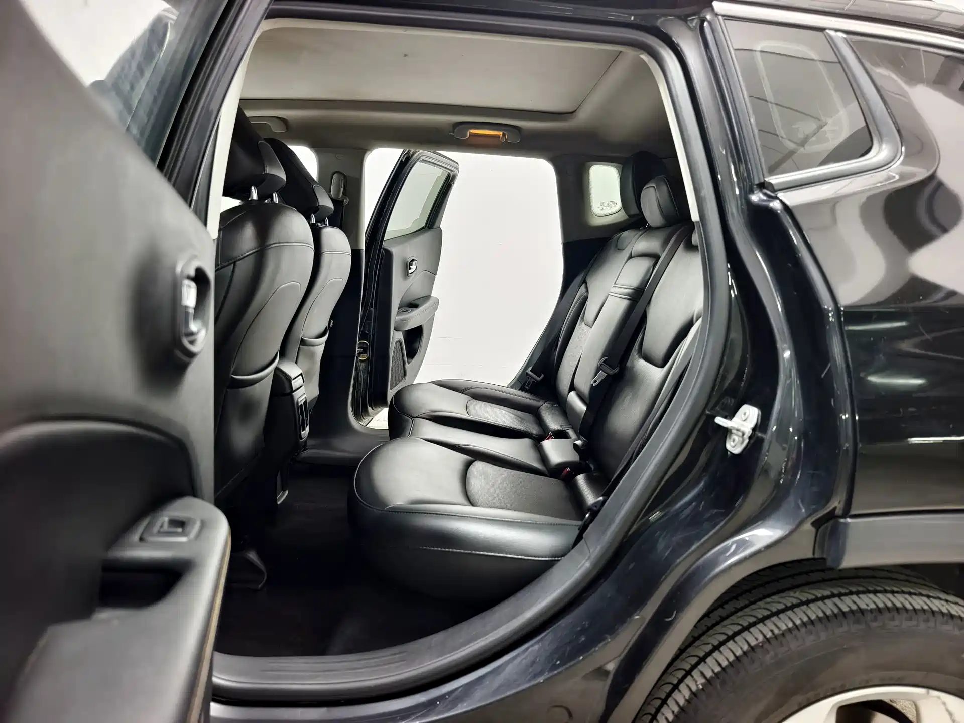 Фото 13 - Jeep Compass