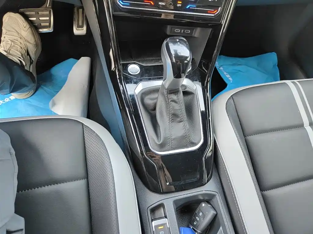 Volkswagen T-ROC 2025 300TSI DSG 2WD Dawn Edition фото 14