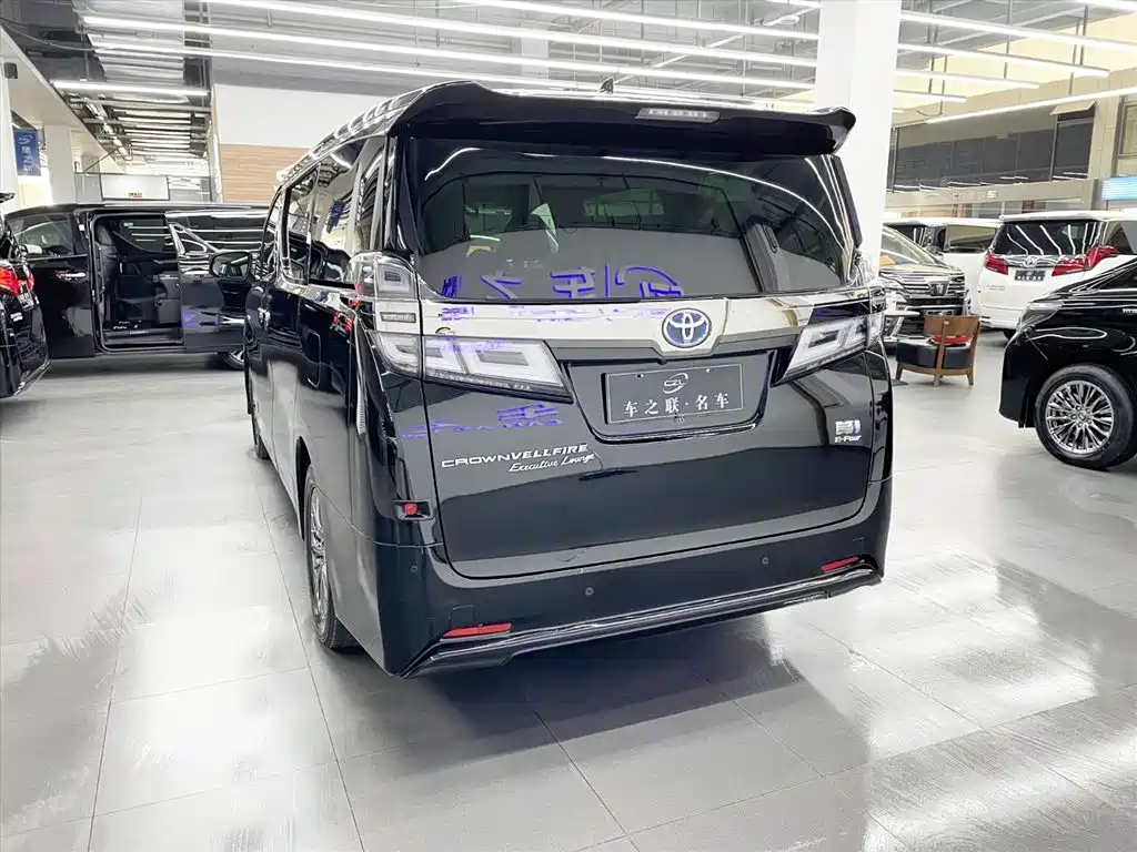 Toyota Vellfire 2021 Crown Hybrid 2.5L HV Premium Edition фото 4