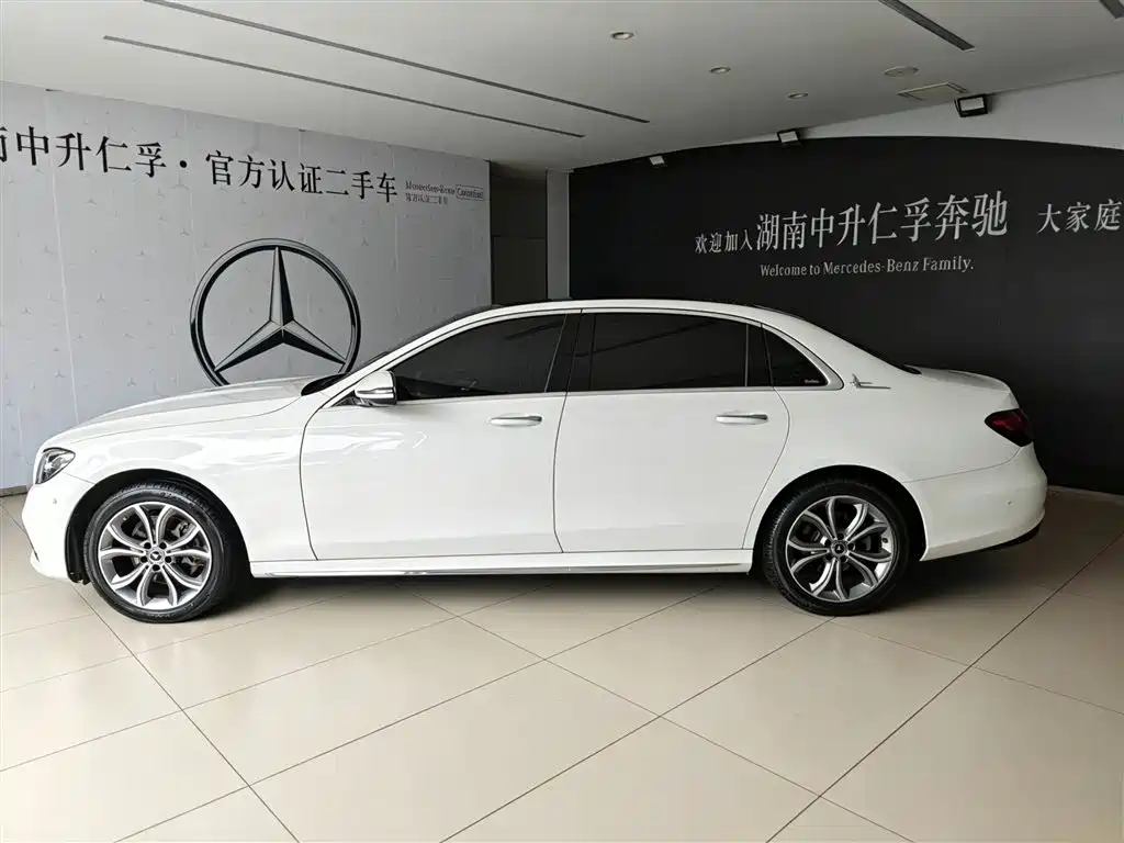 Mercedes-Benz E-Class 2022 E 300 L Sport Fashion фото 10