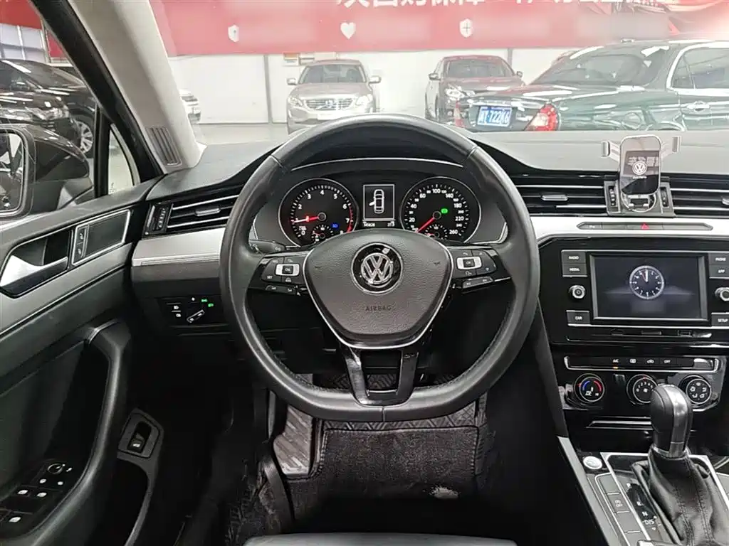 Volkswagen Magotan 2018 330TSI DSG Leading фото 11