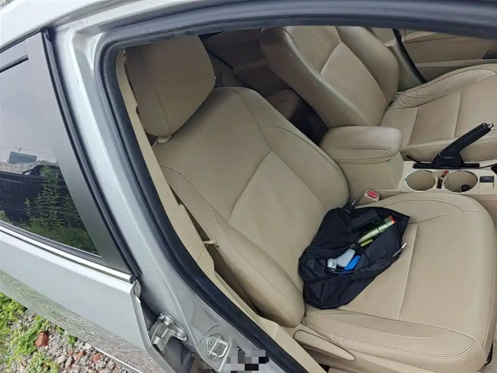Toyota Corolla 2014 1.6L CVT GL-i Leather Edition фото 25