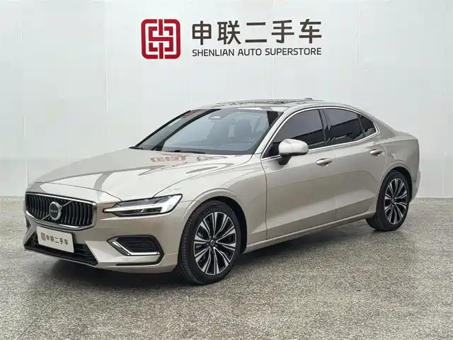 VOLVO S60 2025