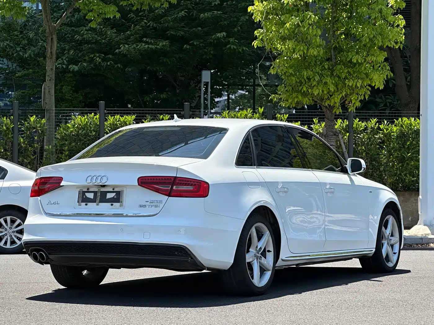 Audi A4L 2016 35 TFSI Automatic Luxury фото 18