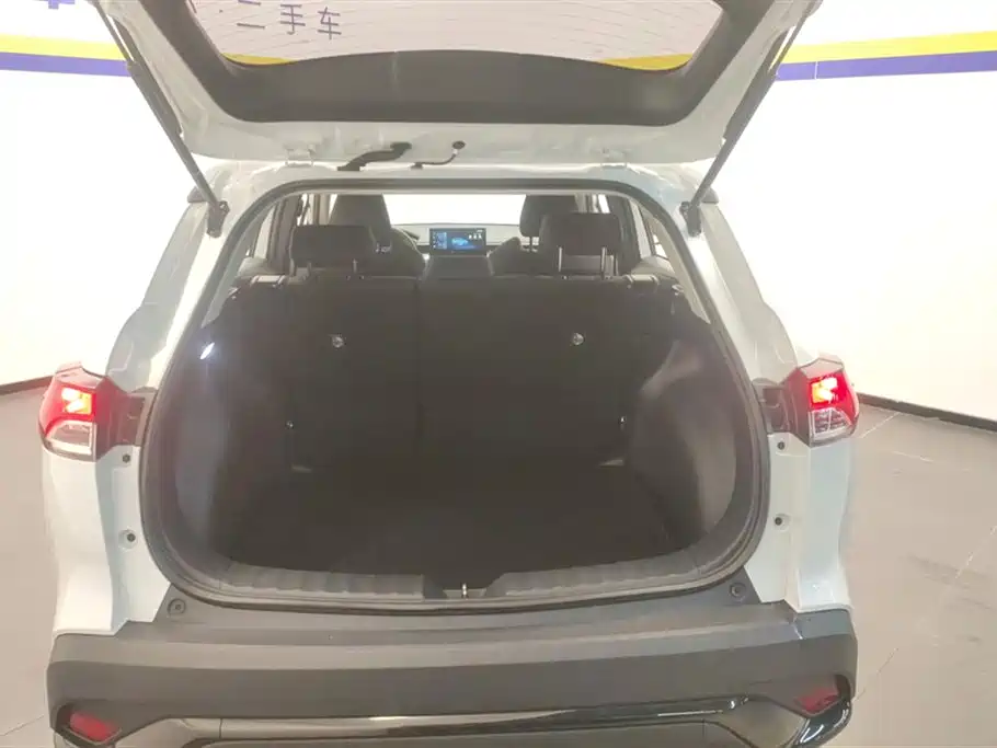 Toyota Frontlander 2023 2.0L CVT Elite Edition фото 4