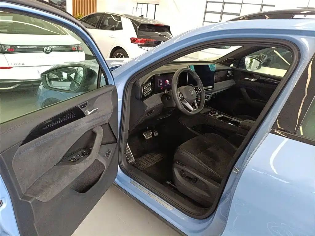 Volkswagen Tiguan L 2024 PRO 380TSI 4WD R-Line Premium Edition фото 16