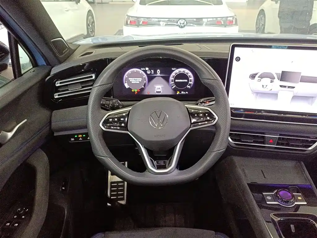 Volkswagen Tiguan L 2024 PRO 380TSI 4WD R-Line Premium Edition фото 11