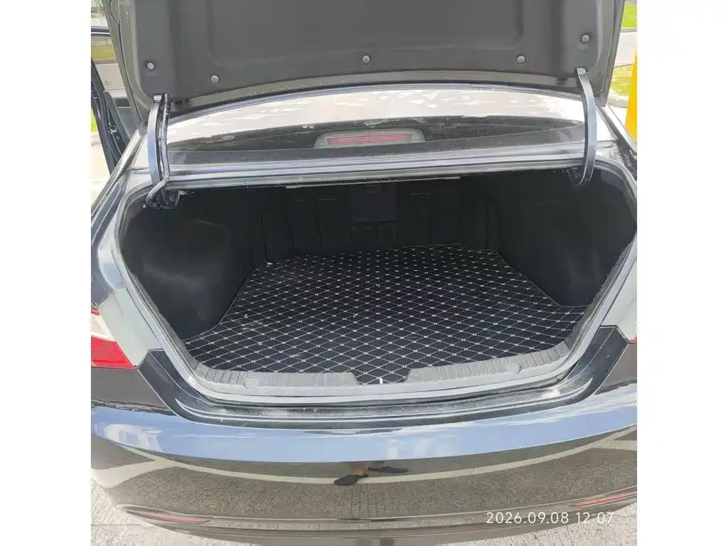 Фото 4 - Hyundai Sonata