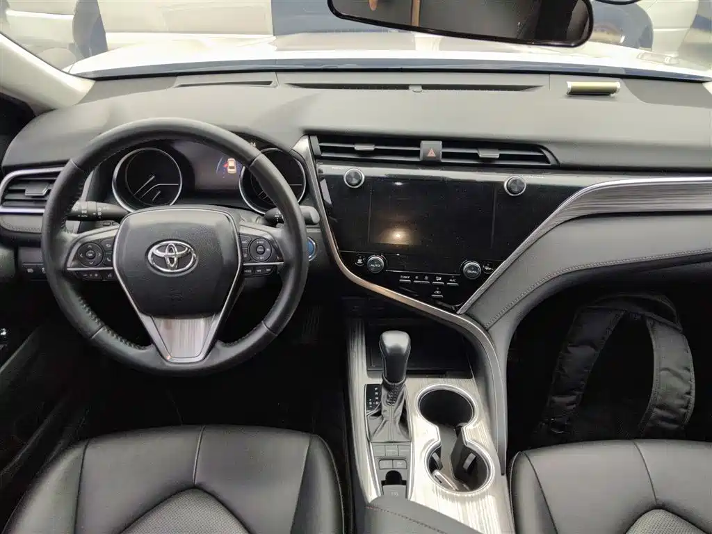 Toyota Camry 2019 Facelift Hybrid 2.5HG Luxury Edition фото 10