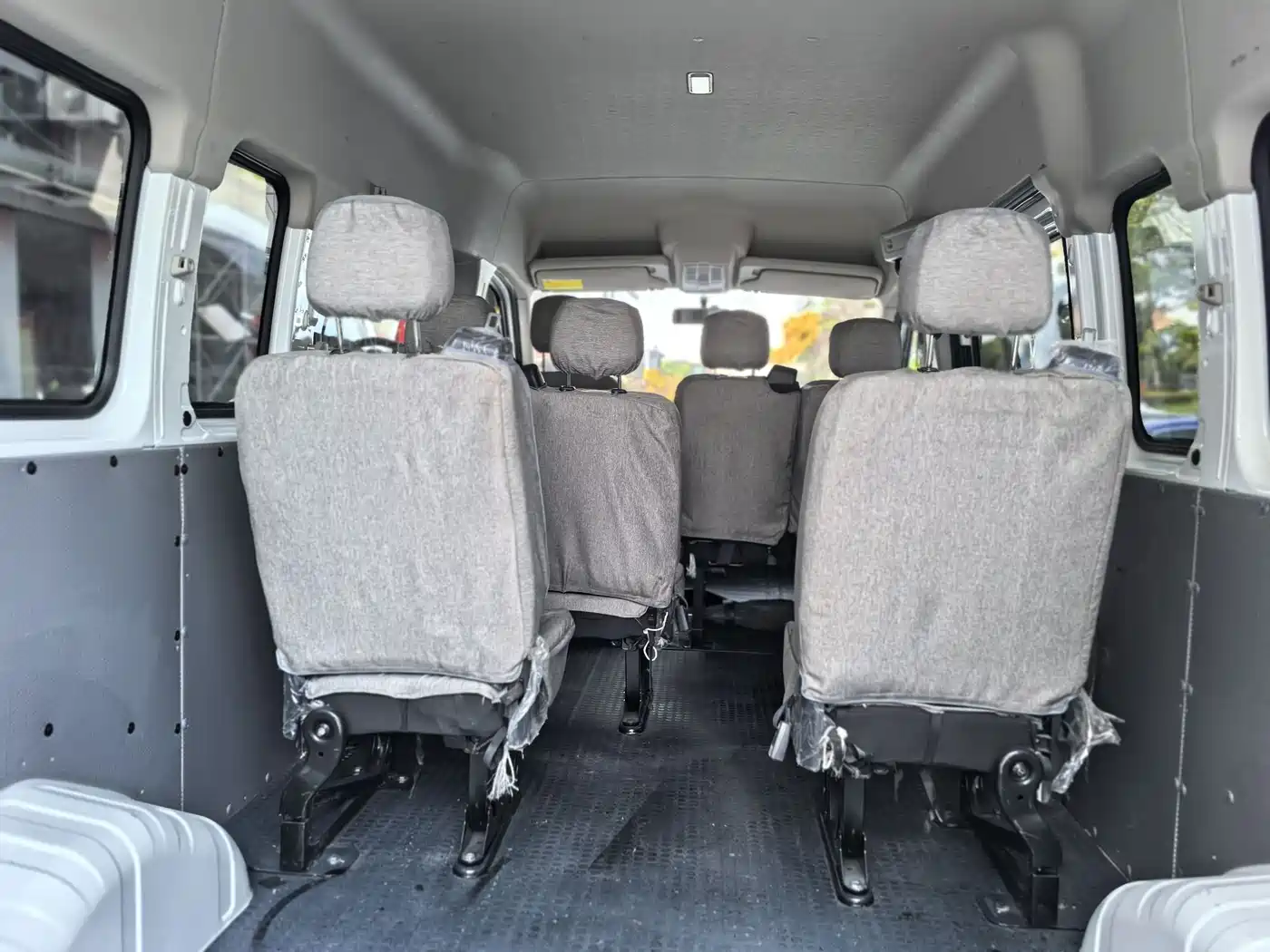 SAIC Maxus Xintu V80 2025 PRO Aoyun 2.0T Manual Long Wheelbase High Roof 6/7/8/9-Seater фото 12