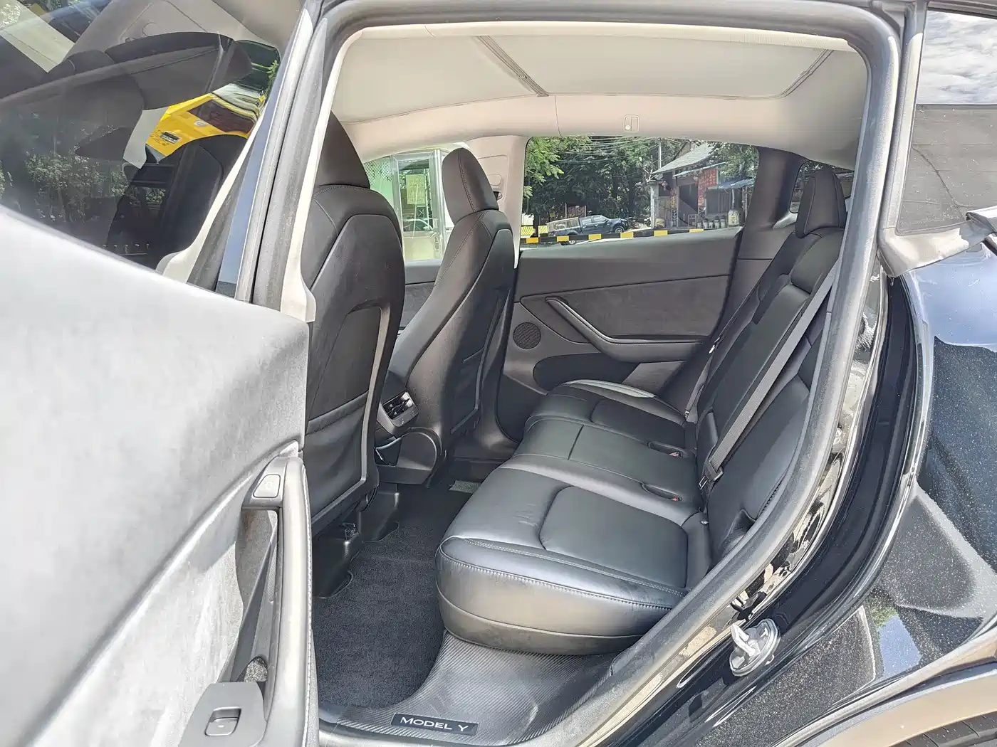 Photo 5 - Tesla Model Y