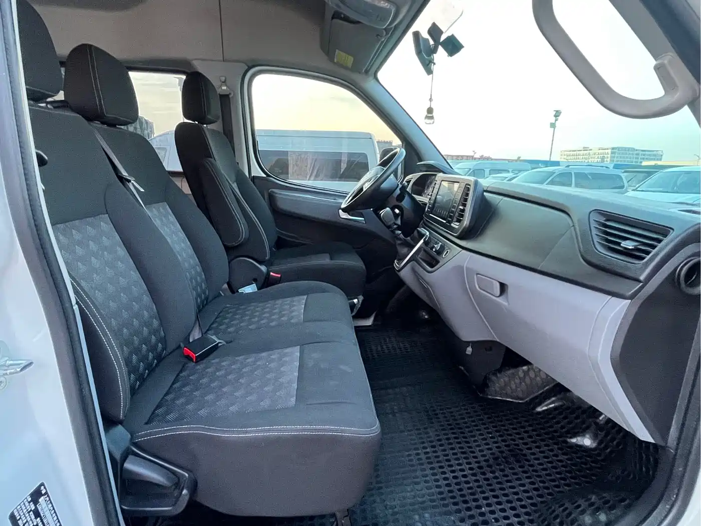 SAIC Maxus Xintu V80 2024 Model PRO Business 6MT Long Wheelbase Medium Roof 147Ps 9-seater Three-row Non-commercial фото 10