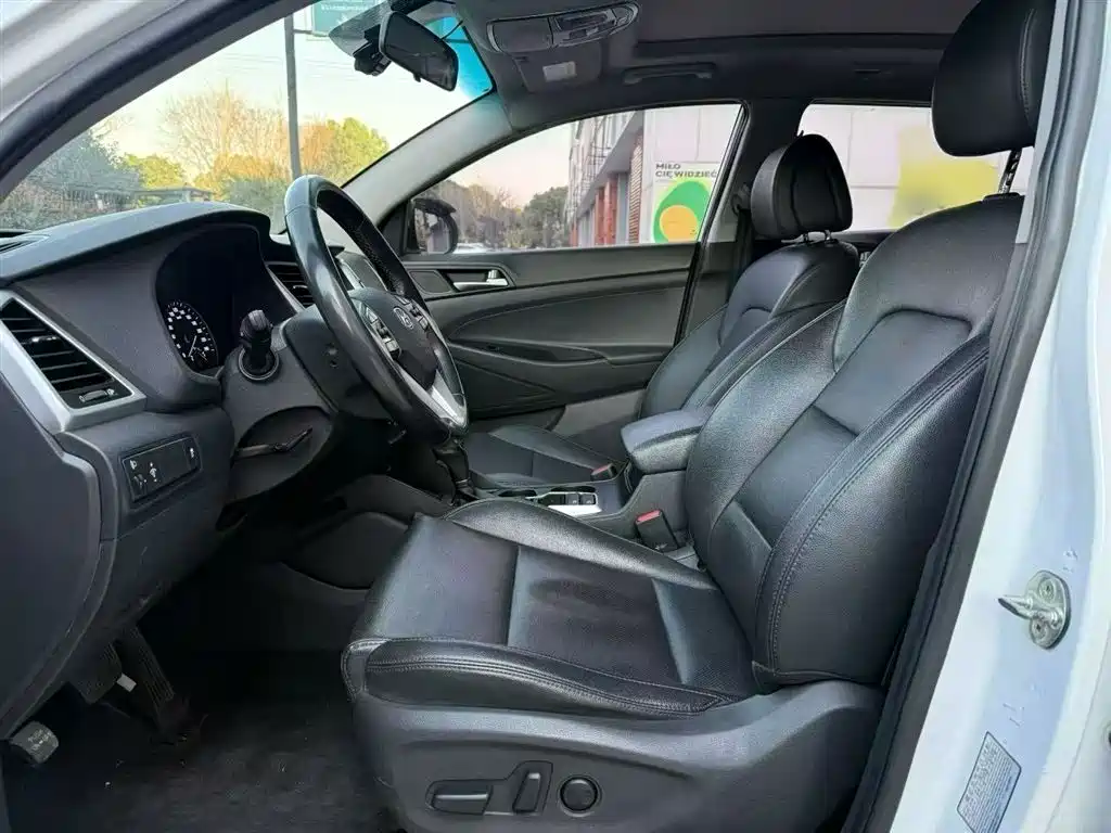 Hyundai Tucson 2018 1.6T DCT 2WD 15th Anniversary Special Edition фото 23