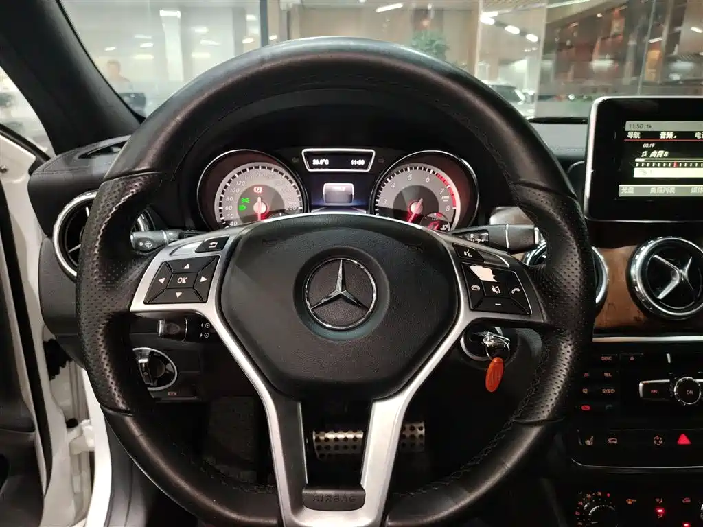 Mercedes-Benz GLA 2015 GLA 260 4MATIC Sport фото 7