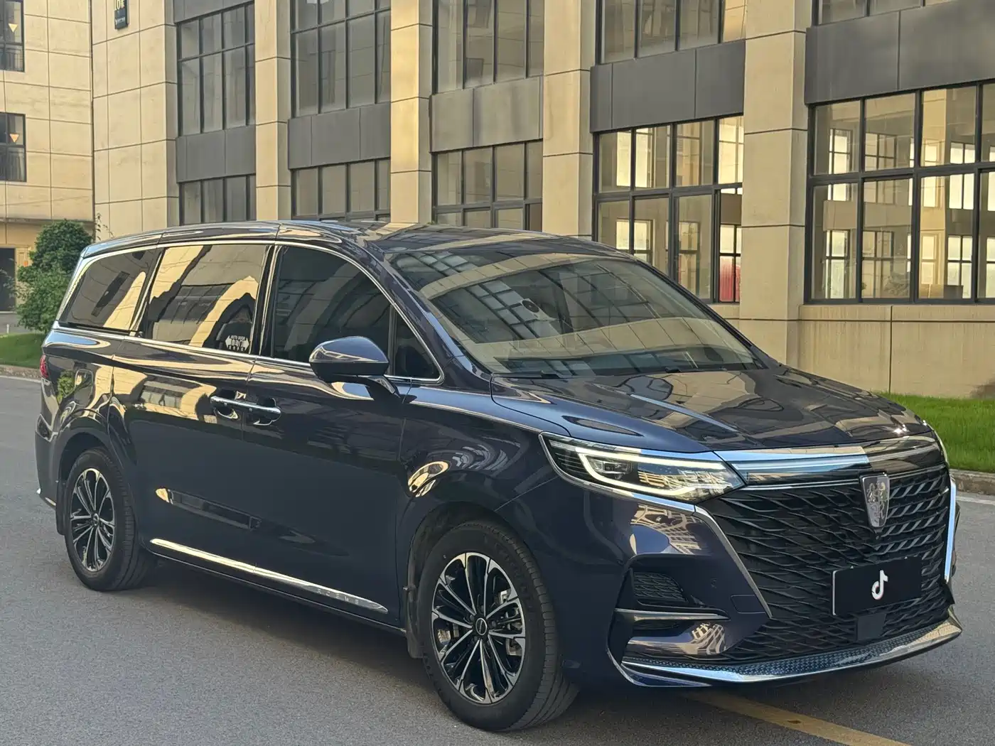 Roewe iMAX8 2023 2022 400TGI Gathering Edition