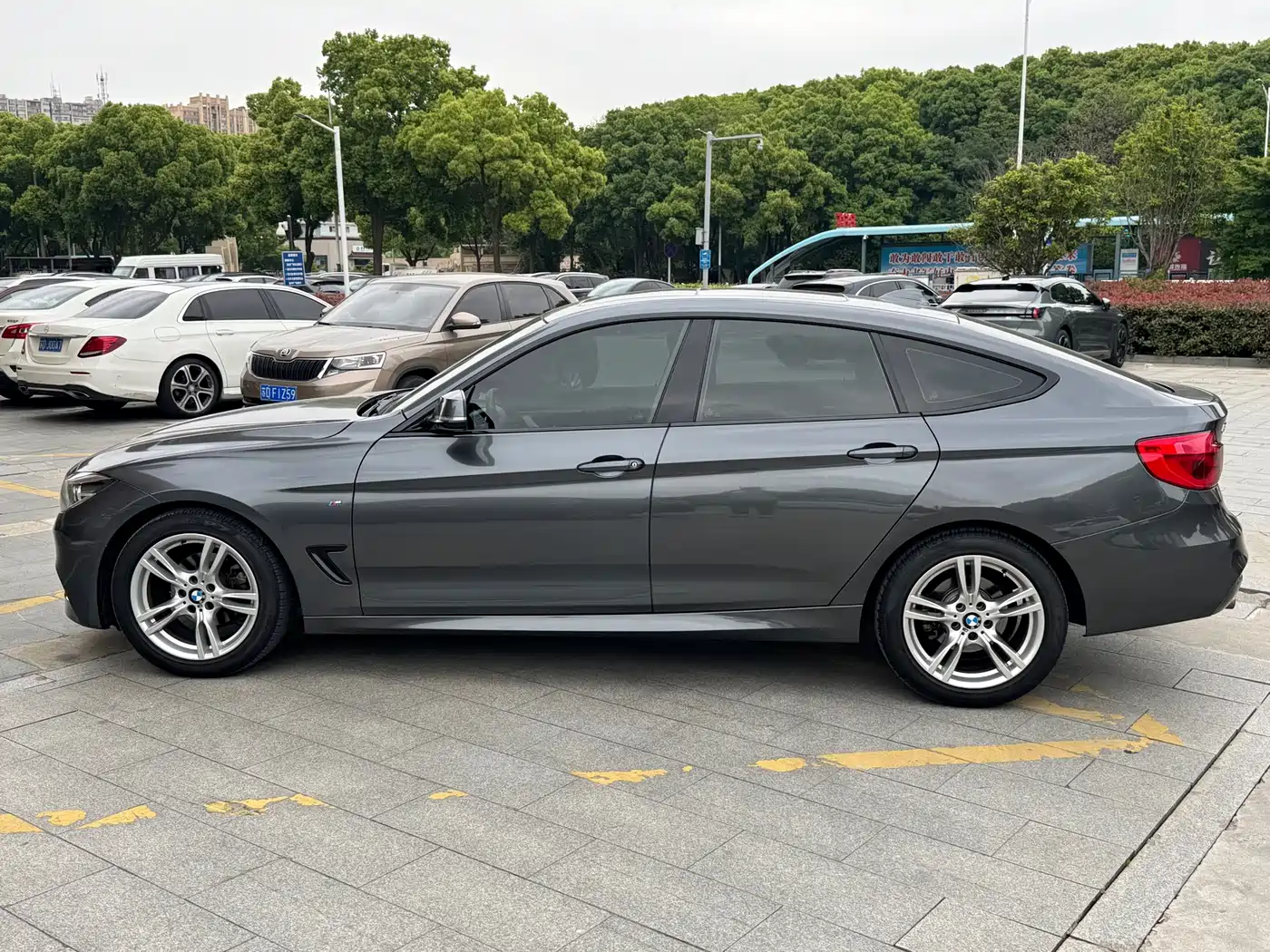 BMW 3 Series GT 2018 320i M Sport фото 3