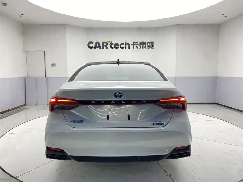 Toyota Avalon 2023 Hybrid 2.5L XLE Premium Edition фото 6