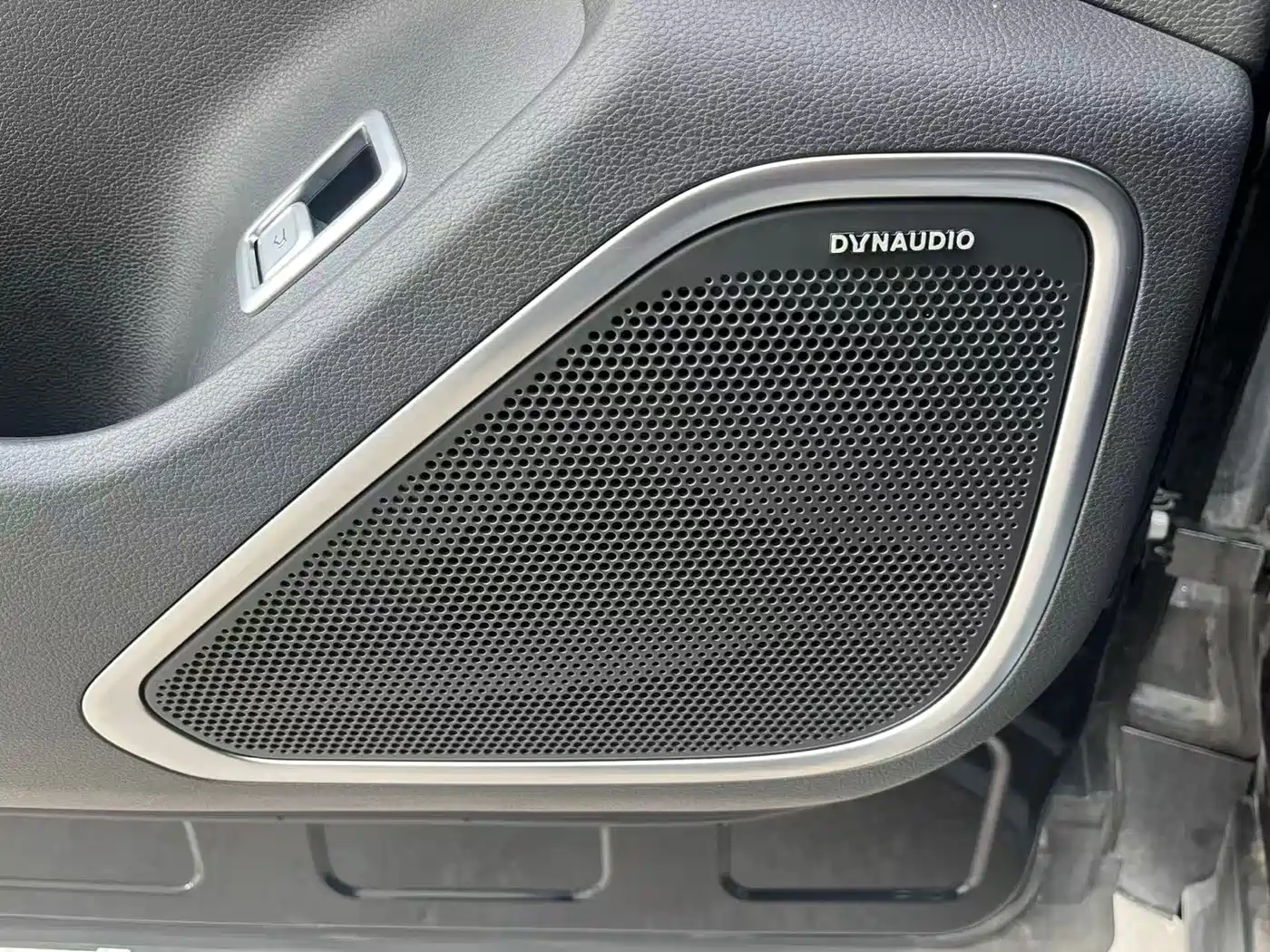 Hongqi HS7 PHEV 2024 2.0T PHEV 4WD Flagship Edition 6-seater фото 21