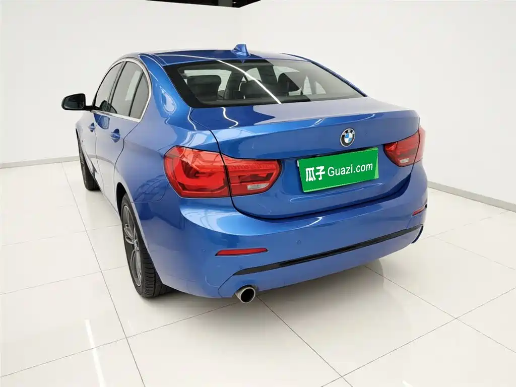 BMW 1 Series 2018 118i Sport Edition фото 5