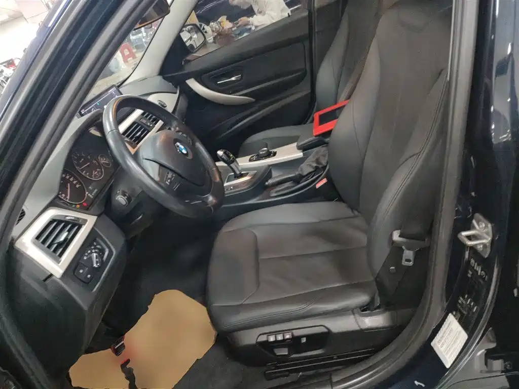 BMW 3 Series 2015 320i Progressive фото 11