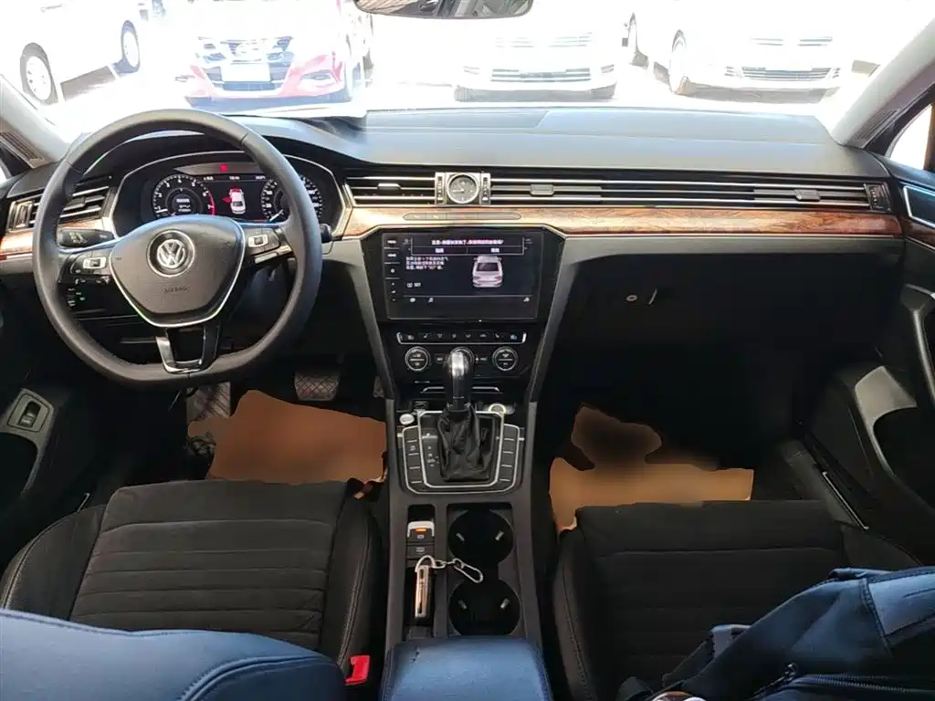 Volkswagen Magotan 2018 330TSI DSG Premium фото 10