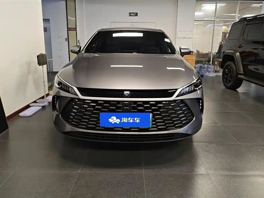 BYD Qin PLUS 2025 DM-i Smart Drive 55KM Leader фото 2