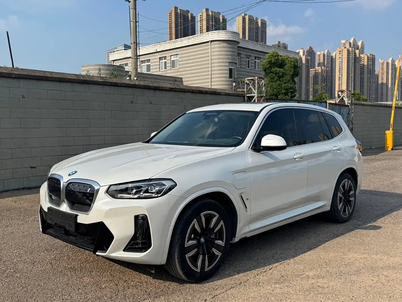 BMW iX3 2024 Leading Edition
