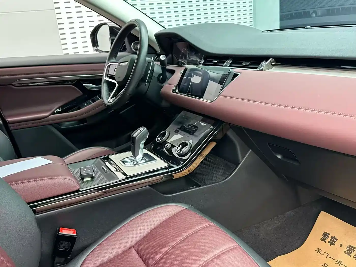 Land Rover Range Rover Evoque 2023 Range Rover Evoque L 249PS Luxury Edition фото 6