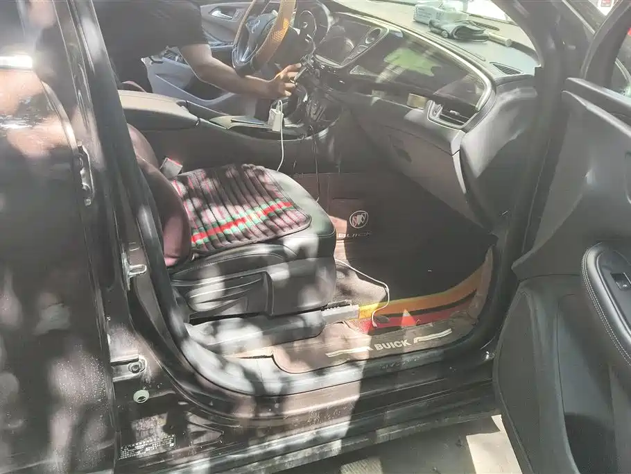Buick Envision Plus 2020 20T FWD Leading фото 8