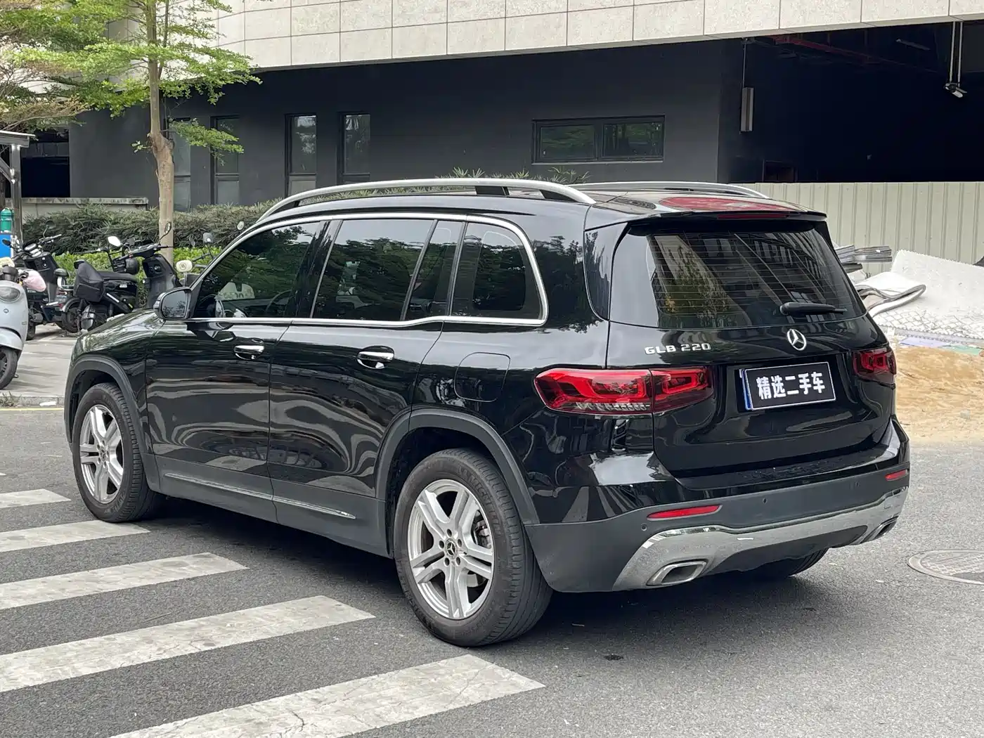 MERCEDES-BENZ GLB