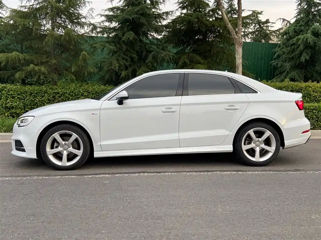 Audi A3 2017 Limousine 35 TFSI Fashion фото 18