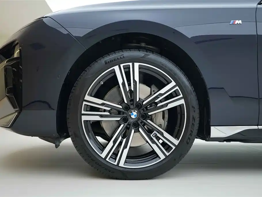 BMW 7 Series 2023 Model 740Li Leading M Sport Package фото 14