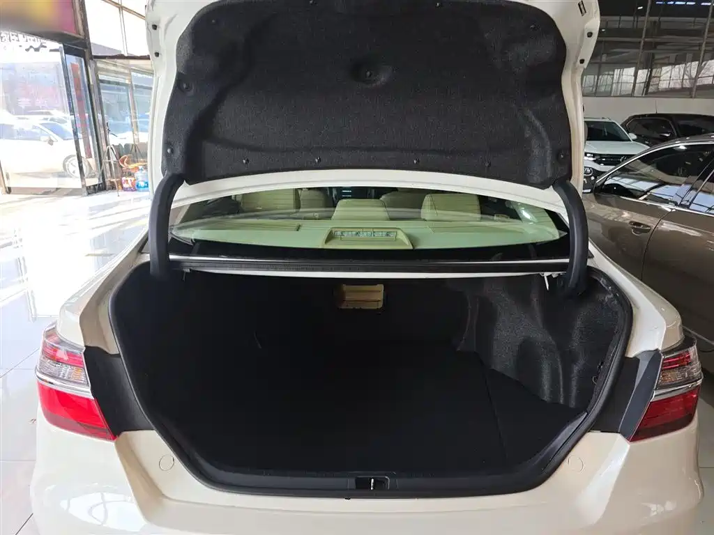 Toyota Camry 2016 2.0G 10th Anniversary Leading Edition фото 19