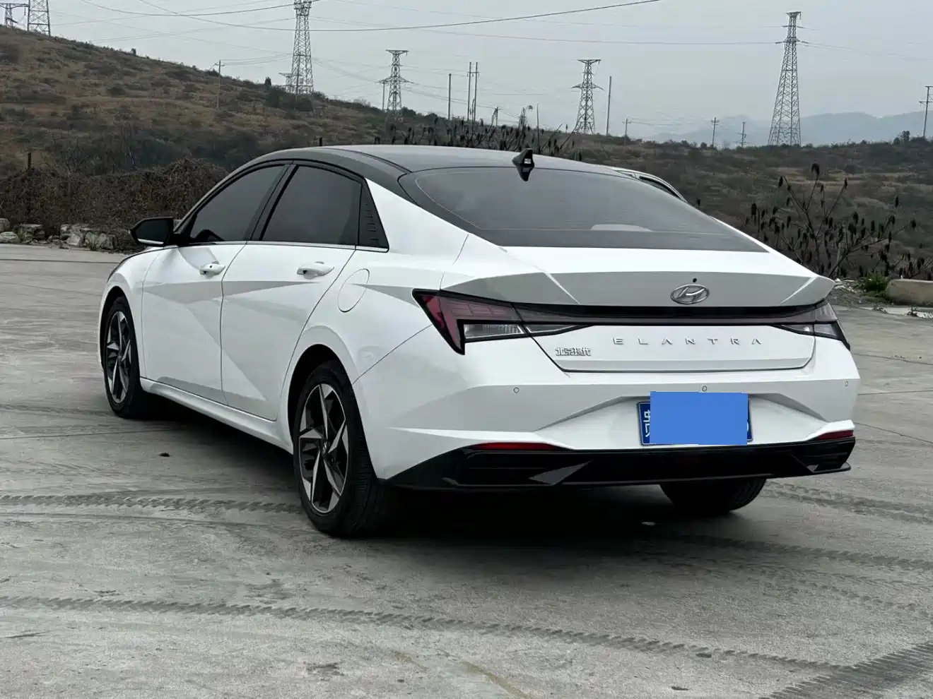 Фото 9 - Hyundai Elantra
