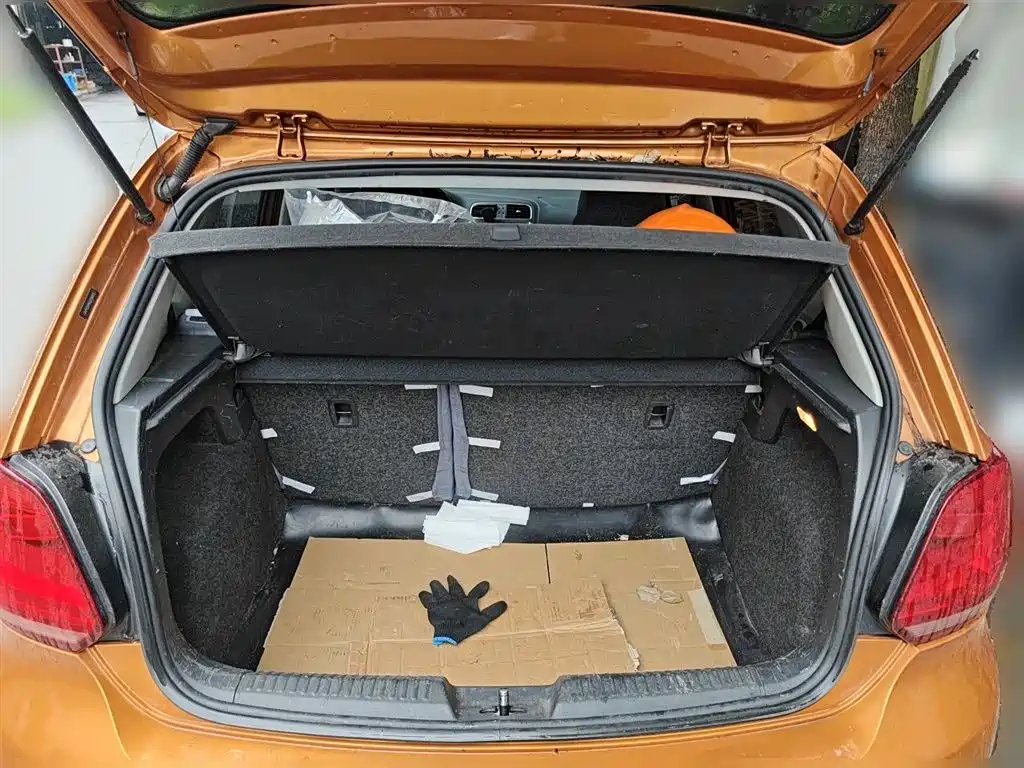 Volkswagen Polo 2016 1.6L Cross Polo Automatic фото 10