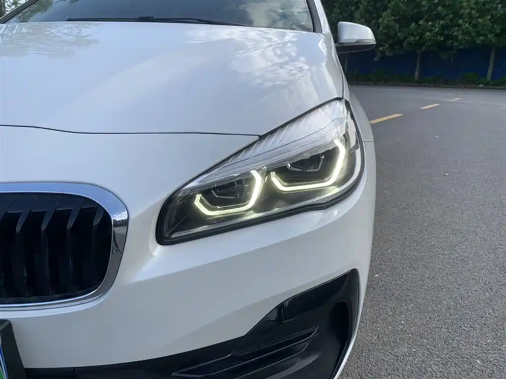 BMW 2 Series Touring 2018 218i M Sport Package фото 12