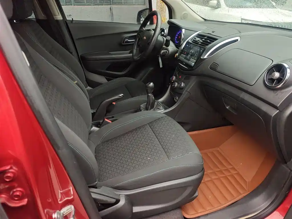 Chevrolet Trax 2016 1.4T Manual 2WD Comfort Sunroof Edition фото 7