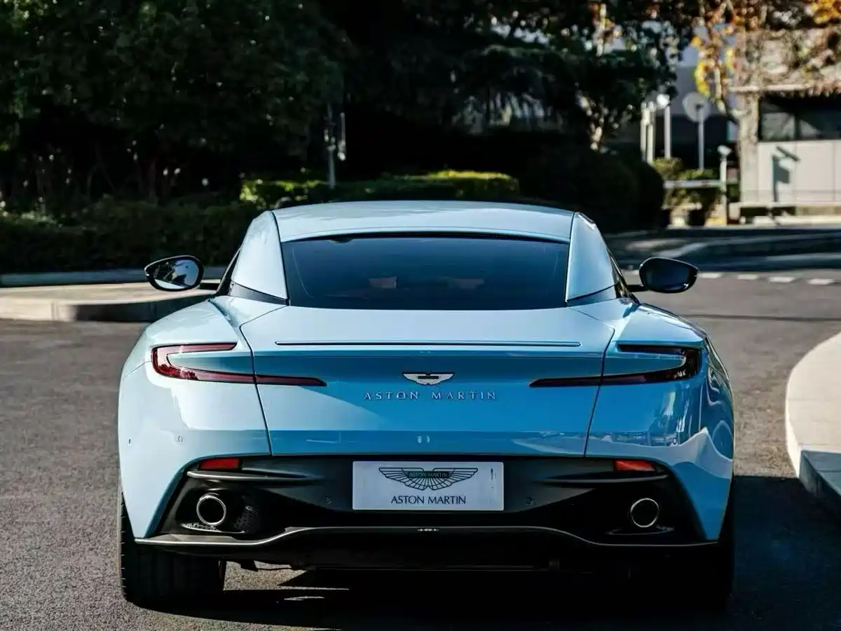 ASTON MARTIN DB11