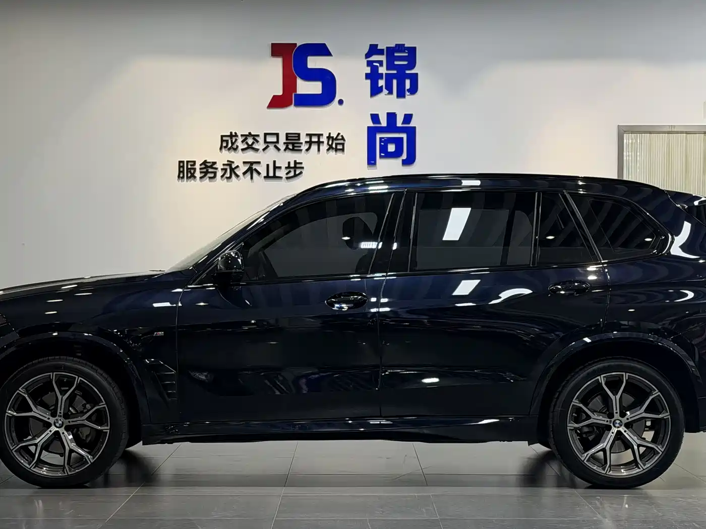 BMW X5 2023 xDrive 30Li Premium M Sport Black Night Package фото 2