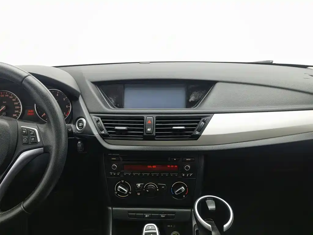 BMW X1 2014 sDrive18i Fashion Edition фото 12