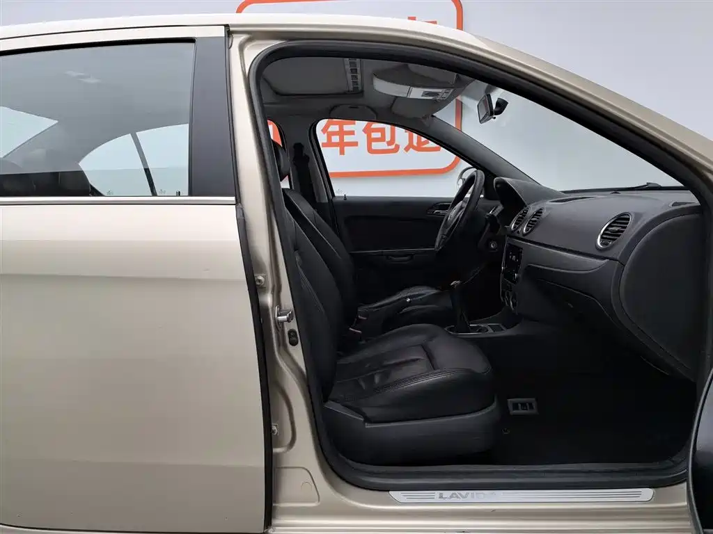 Volkswagen Lavida 2011 1.6L Manual Elegance Edition фото 23