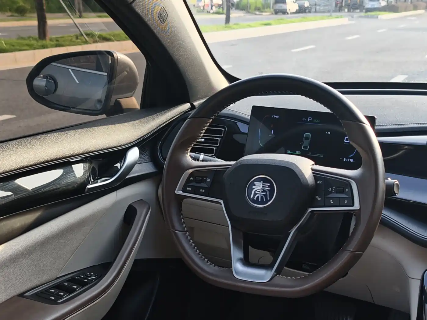 BYD Qin PLUS 2024 Glory Edition DM-i 55KM Leading фото 9