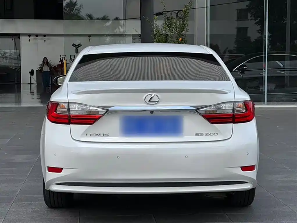 Lexus ES 2015 200 Elite Edition фото 12