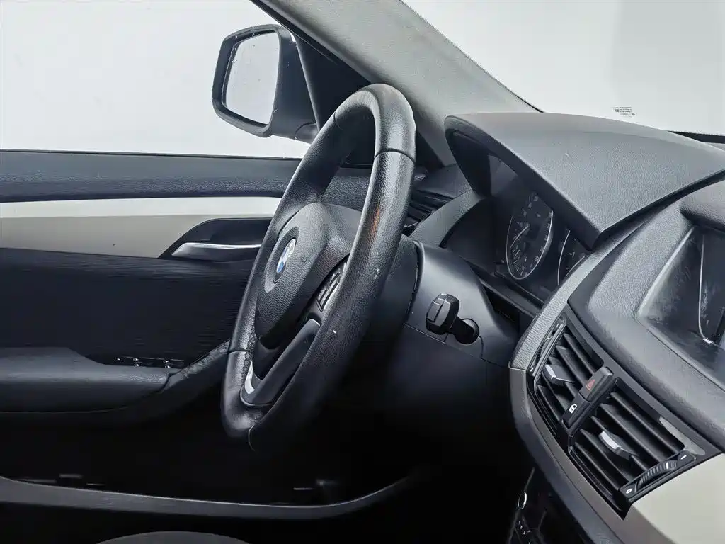 BMW X1 2014 sDrive18i Fashion Edition фото 22