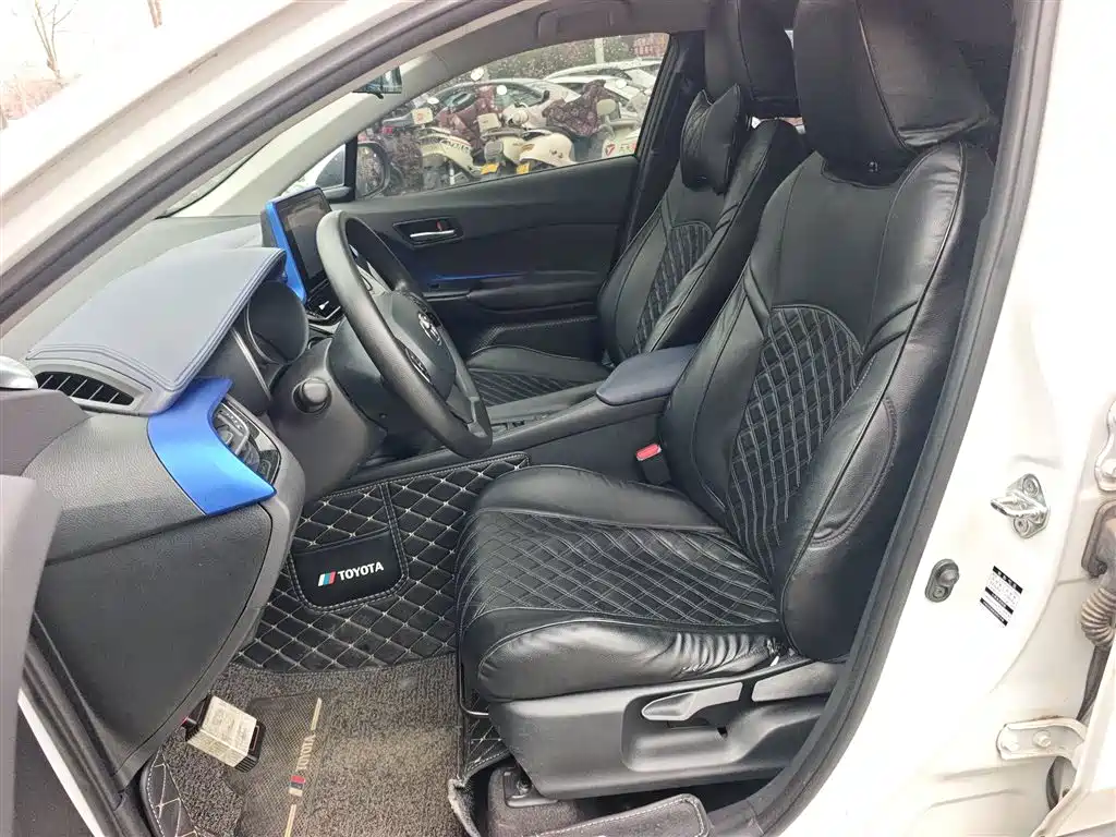 Toyota C-HR 2021 2.0L Comfort Edition фото 11