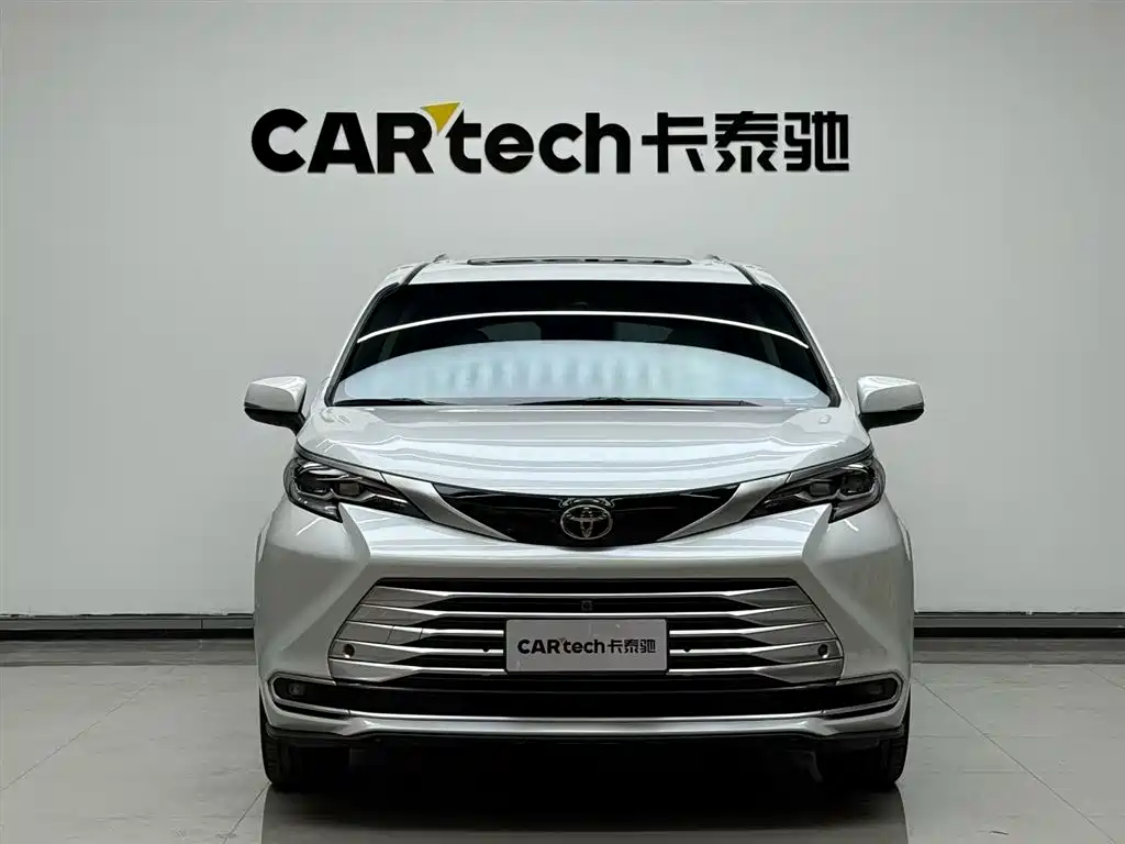 Toyota Sienna 2024 2.5L Hybrid Platinum Edition фото 8